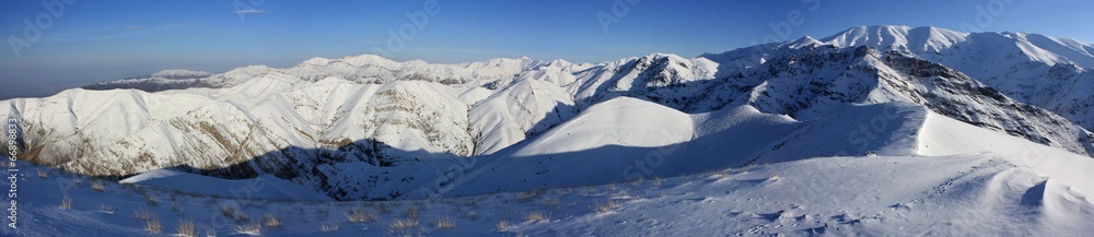 montagnes iraniennes en hiver