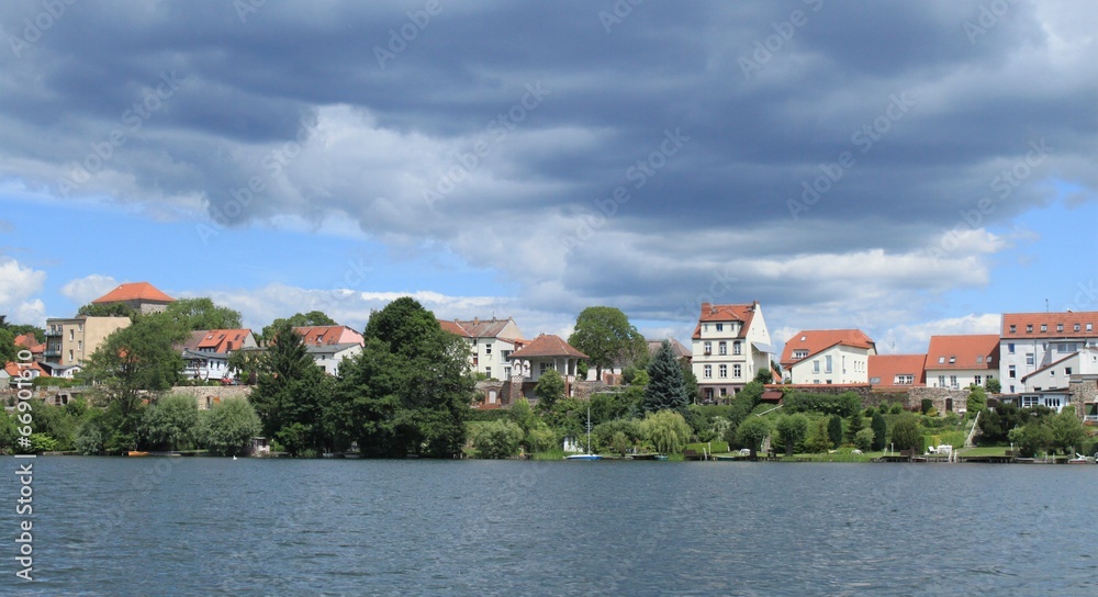 Obraz premium Blick über den Straussee auf Strausberg
