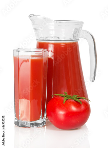Full decanter and juice glass, the tomato © laboko