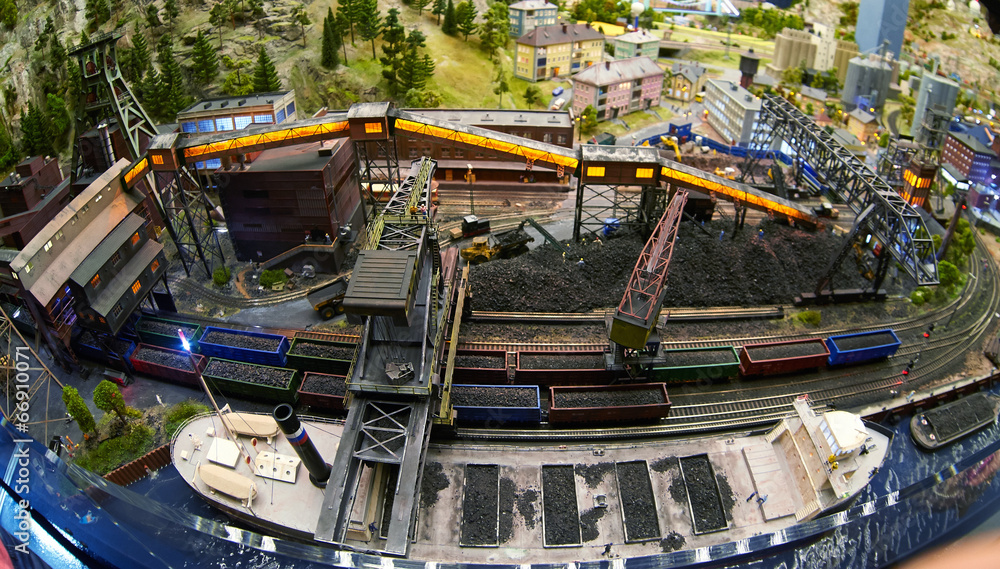 Loading hard coal from rail cars on a barge