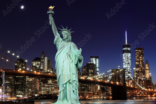 Brooklyn Bridge and The Statue of Liberty at Night © Joshua Haviv