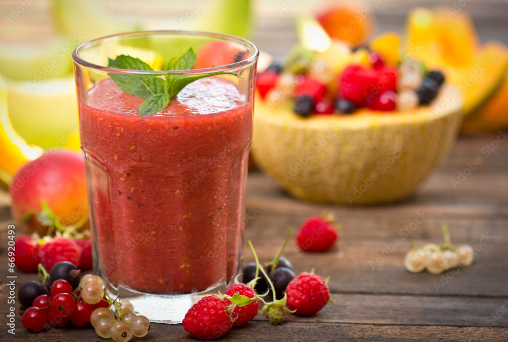 Fresh fruit smoothie in the glass Fresh fruit smoothie in the glass