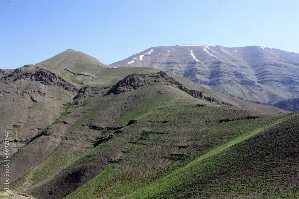 montagnes d'Iran au printemps - obrazy, fototapety, plakaty 