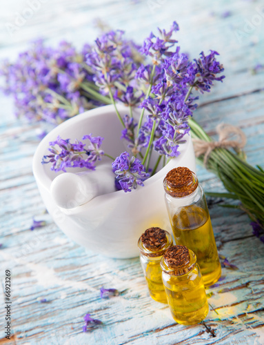Fototapeta Naklejka Na Ścianę i Meble -  Fresh lavender on wood