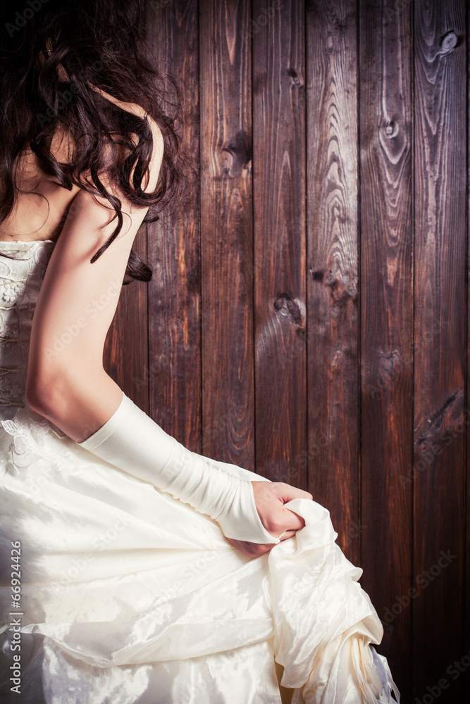 Fototapeta premium bride from back against wooden background