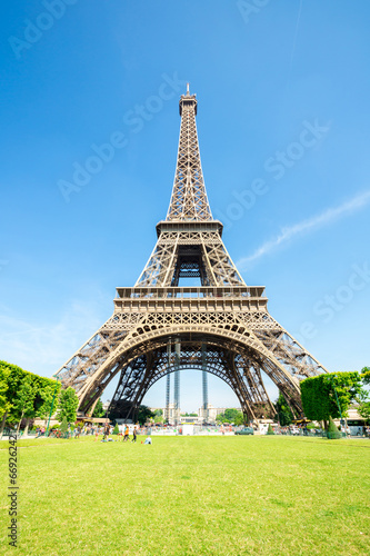 Eiffel Tower Paris © vichie81