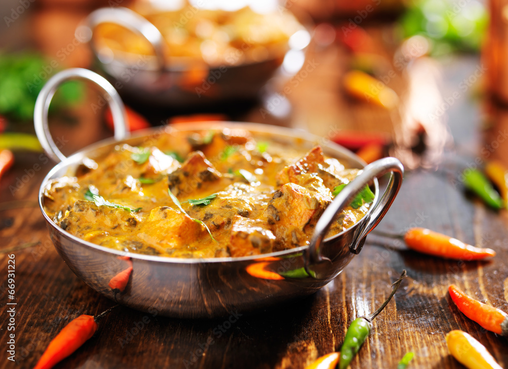 indian chicken curry in balti dish - obrazy, fototapety, plakaty 