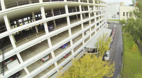 Tableau sur toile Cars parked in multistoried parking.
