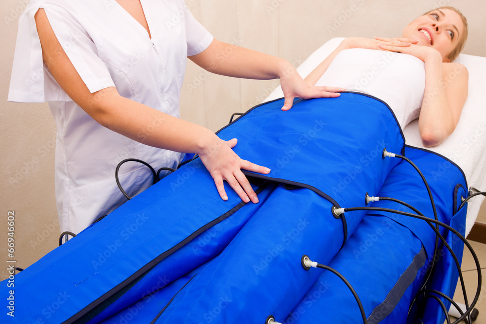 Obraz na plátne legs pressotherapy machine on woman in beauty center