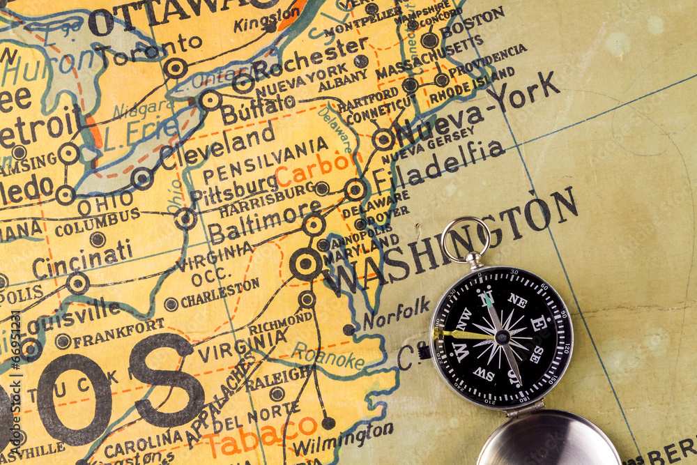 Fototapeta premium Antique map of U.S. in an old spanish school