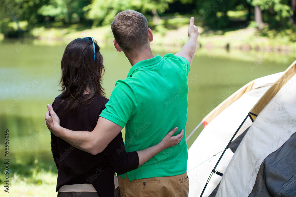 Naklejka premium Couple in love on a camping