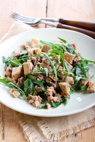 Tuna and rocket salad