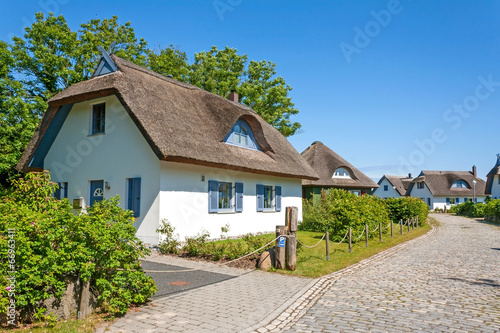 Foto thatched-roof house