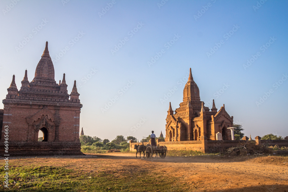 Fototapeta premium Temples of Bagan in Burma