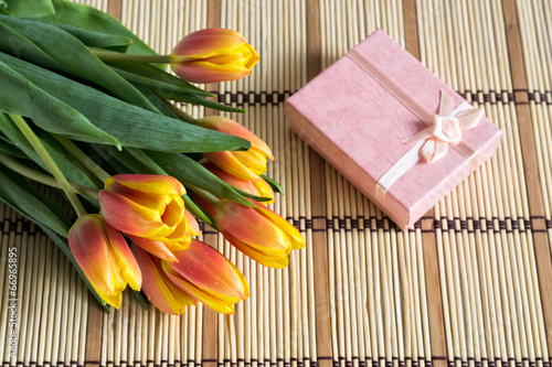 Fototapeta Naklejka Na Ścianę i Meble -  Bouquet of Tulips and Pink Gift Box