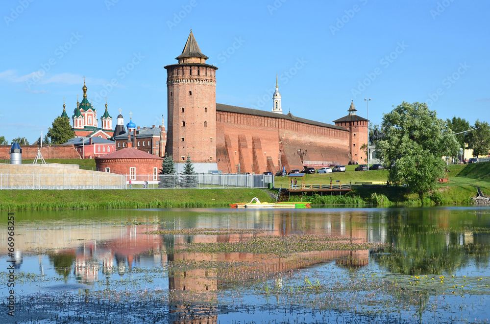 Коломенский кремль со стороны реки Коломенки. Маринкина башня