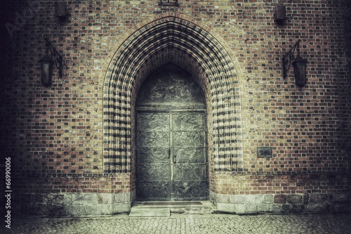 Brama bazyliki w Poznaniu styl retro
