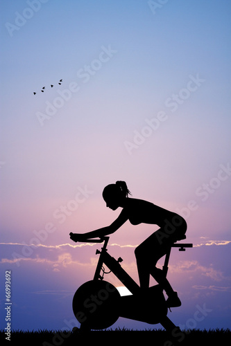 Fototapeta Naklejka Na Ścianę i Meble -  Cyclette at sunset