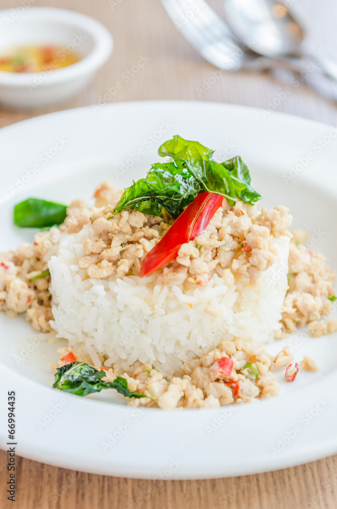 Spicy fried chicken with basil and rice