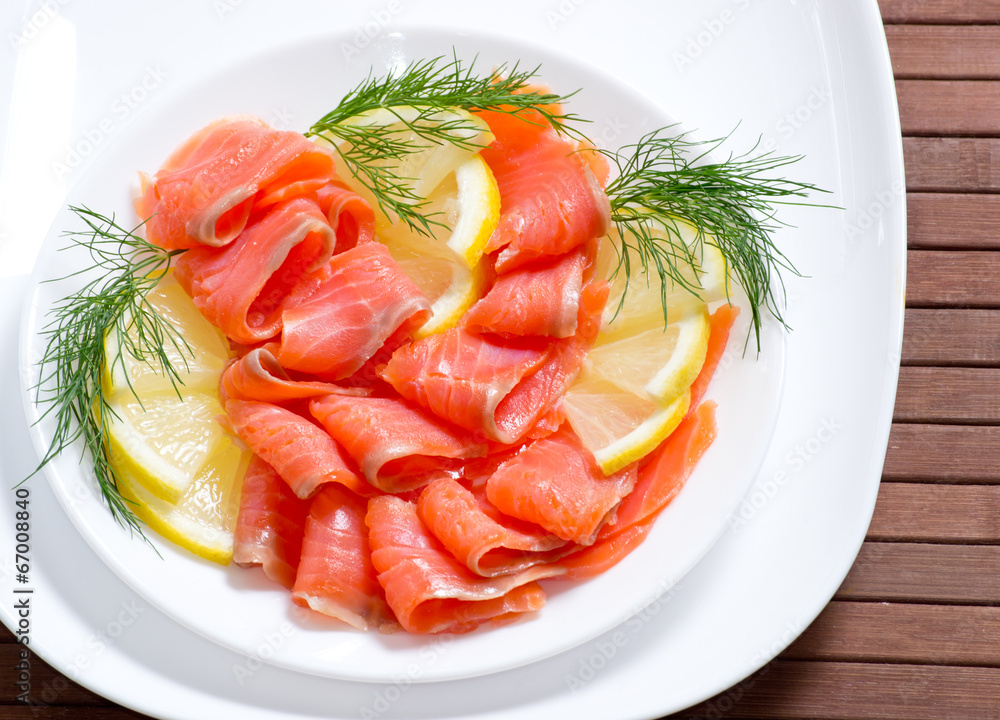 Sliced salted salmon served with lemon Sliced salted salmon served with lemon