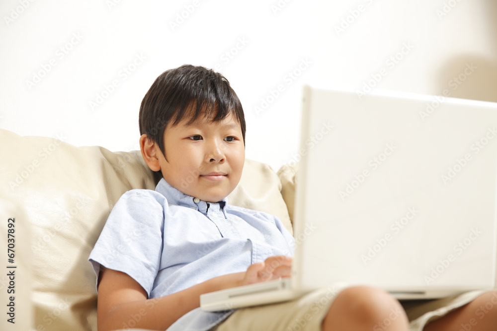 学ぶ子供 学ぶ子供