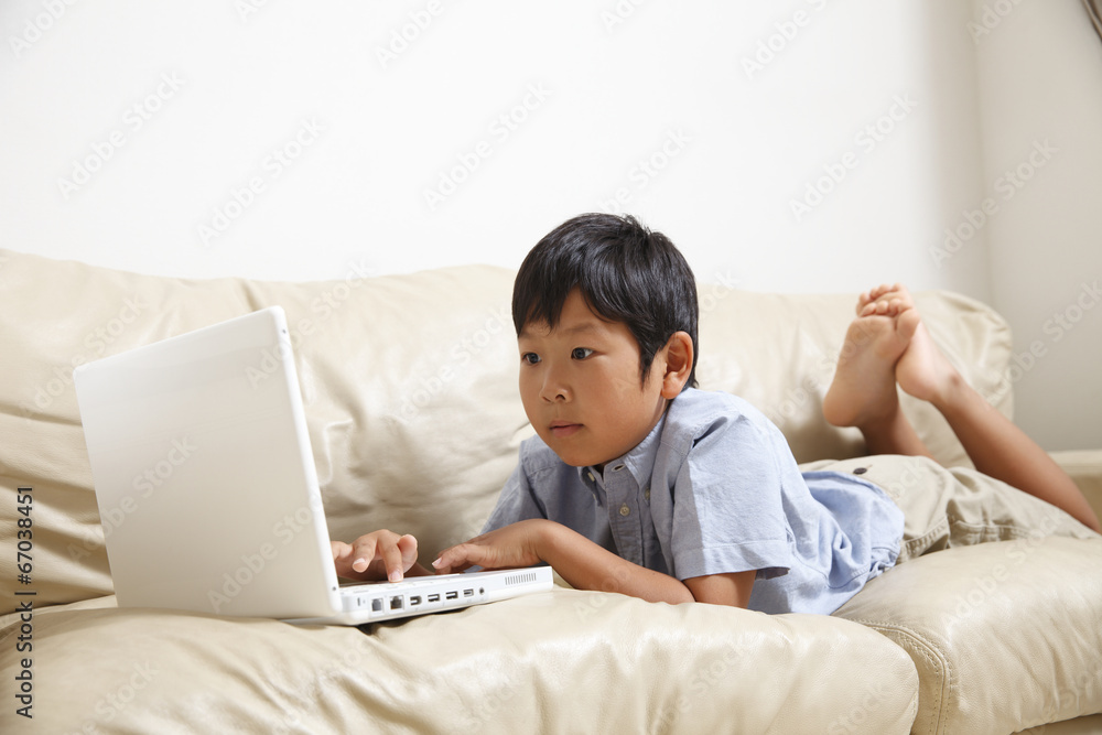 学ぶ子供 学ぶ子供