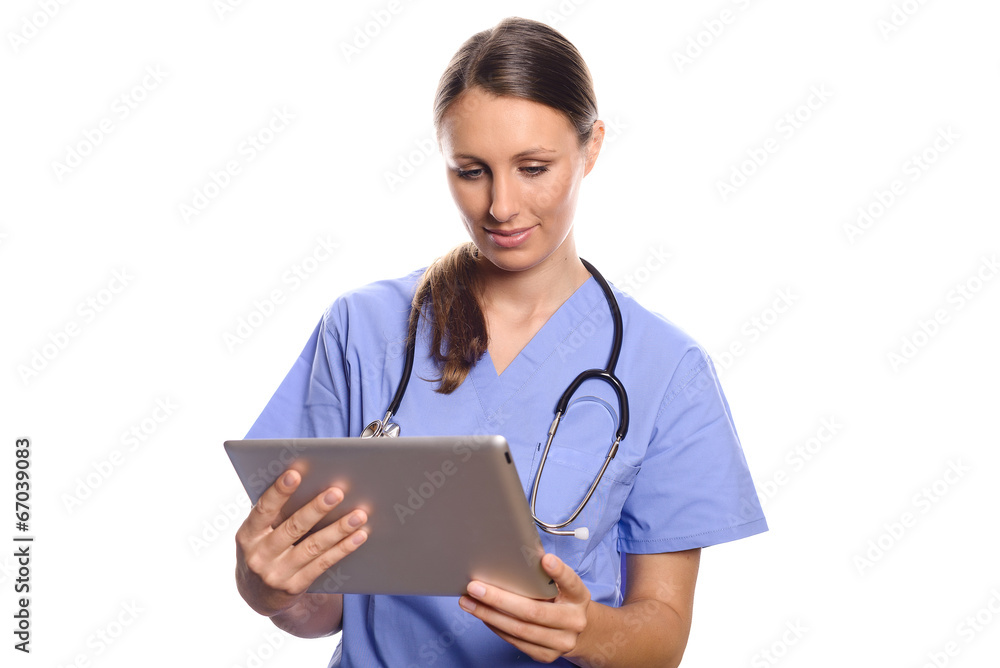 Chirurg oder Arzt arbeitet mit einem Tablet Computer Chirurg oder Arzt arbeitet mit einem Tablet Computer