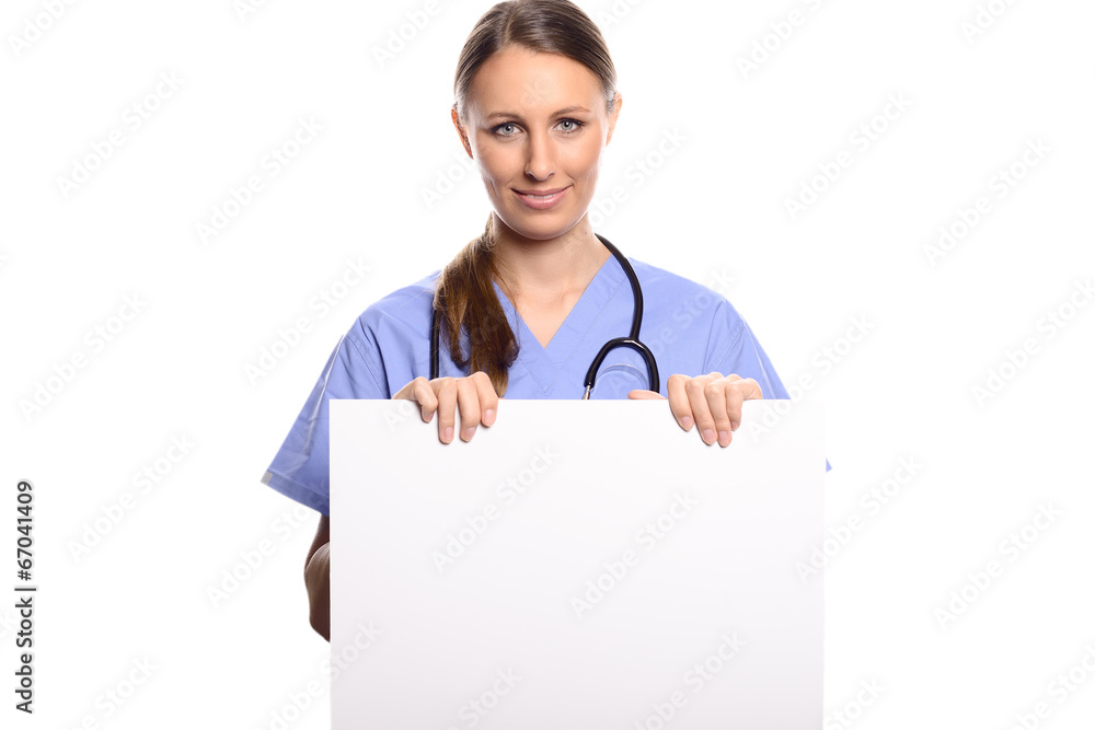 Arzt oder Krankenschwester hält ein weißes Plakat Arzt oder Krankenschwester hält ein weißes Plakat