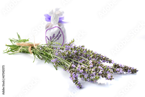 lavanda fresca e sacchetto con essiccata