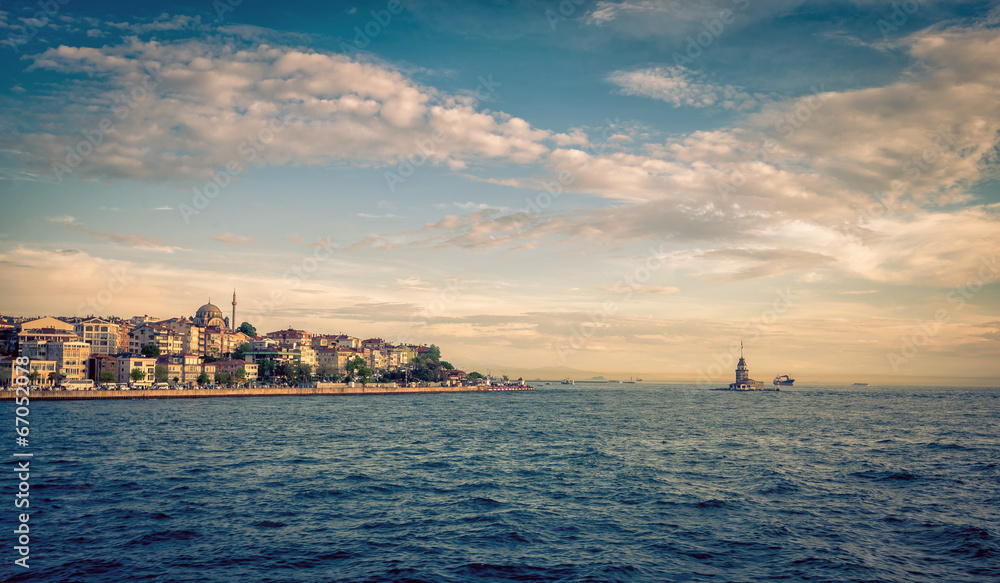 Fototapeta premium Maiden's tower from sea, Istanbul
