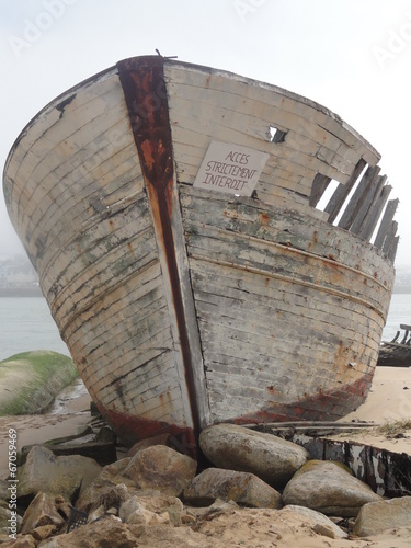 Epave d'un thonier à Etel (Morbihan) photo