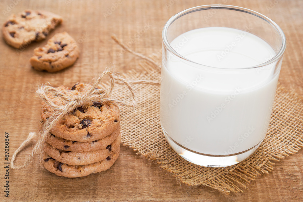 Chocolate chip cookies and milk glass hessian mats