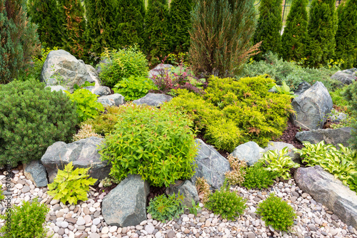 Obraz na płótnie Natural landscaping in home garden