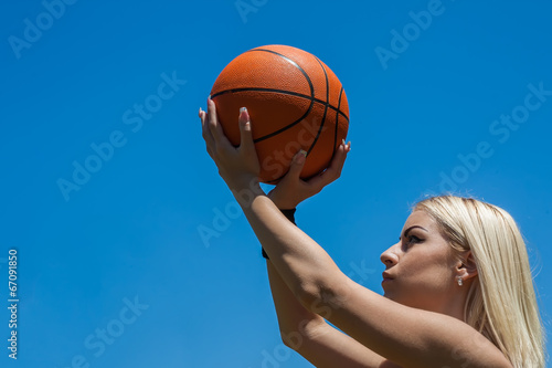 attractive basketball player