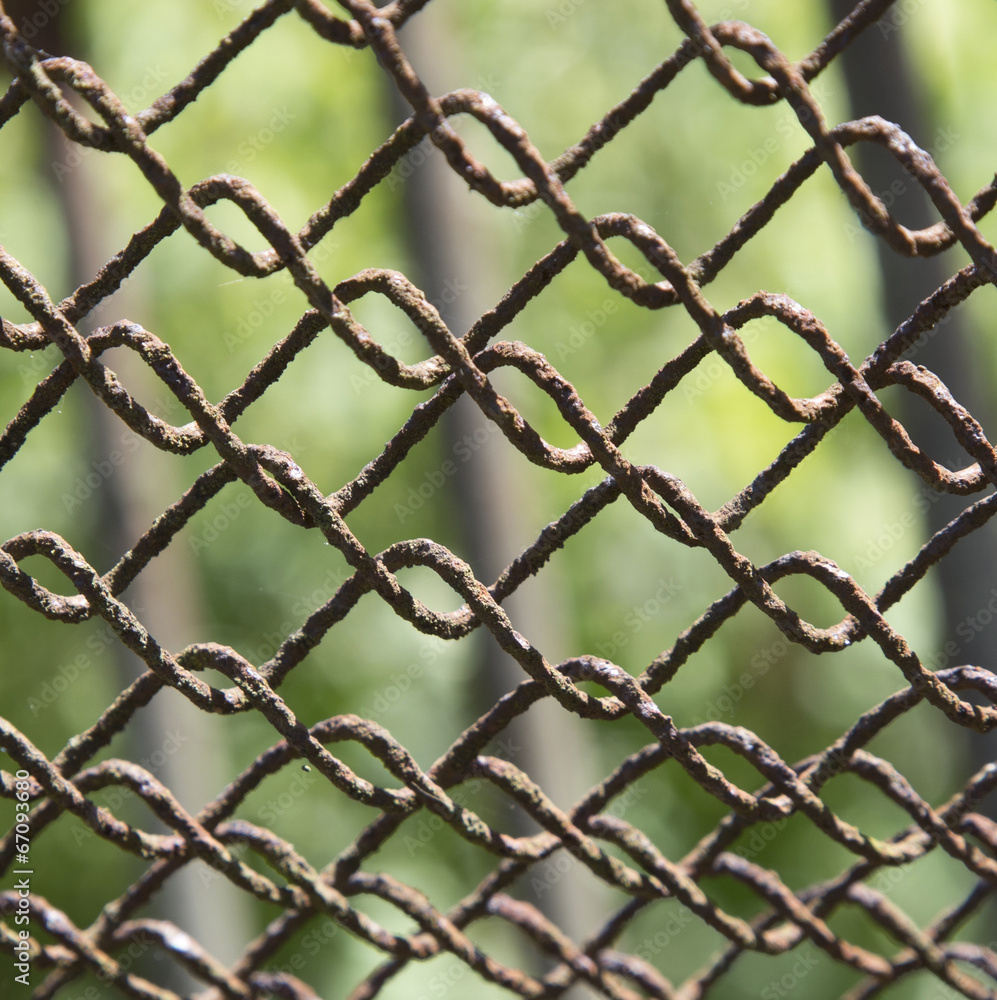 Fototapeta premium Detail of an old rusting chain fence