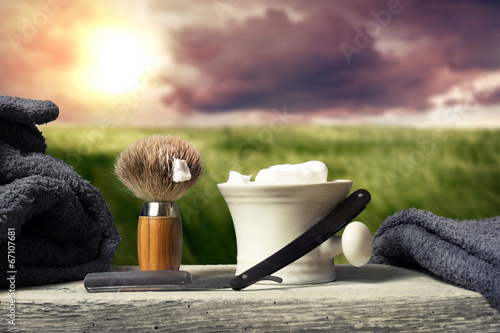 Fotografie shaving Equipment on wood in Landscape
