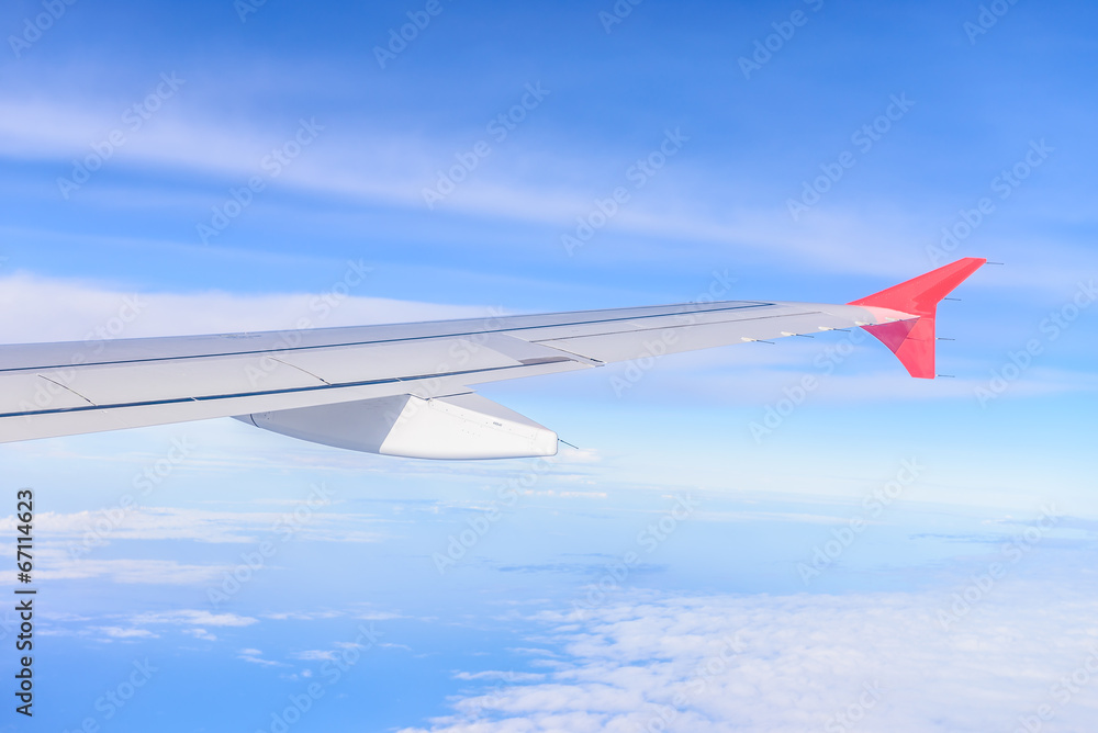 Obraz premium Looking through window aircraft during flight in wing with a nic
