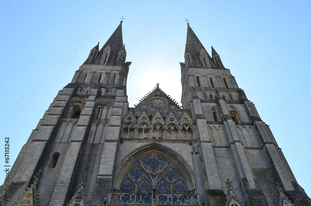Cathédrale de Bayeux (Normandie) en contre-jour.