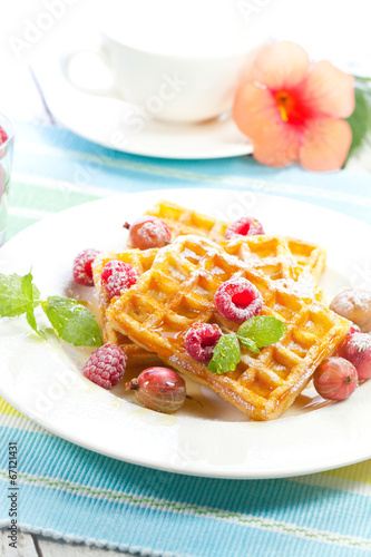 Leckere waffel desert auf dem tisch