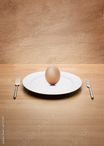 Gedeck auf Holztisch