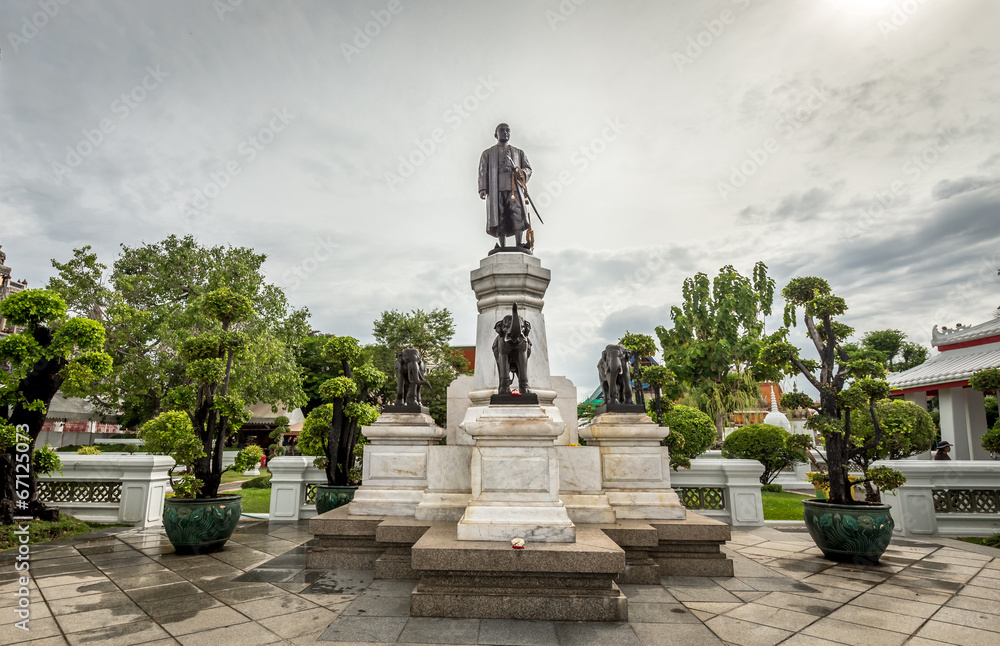 King Rama II Statue in The Temple of Dawn