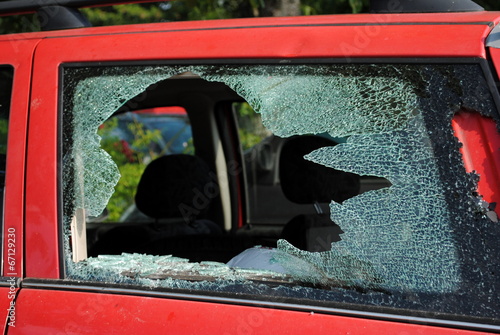 Autoscheibe  eingeschlagen