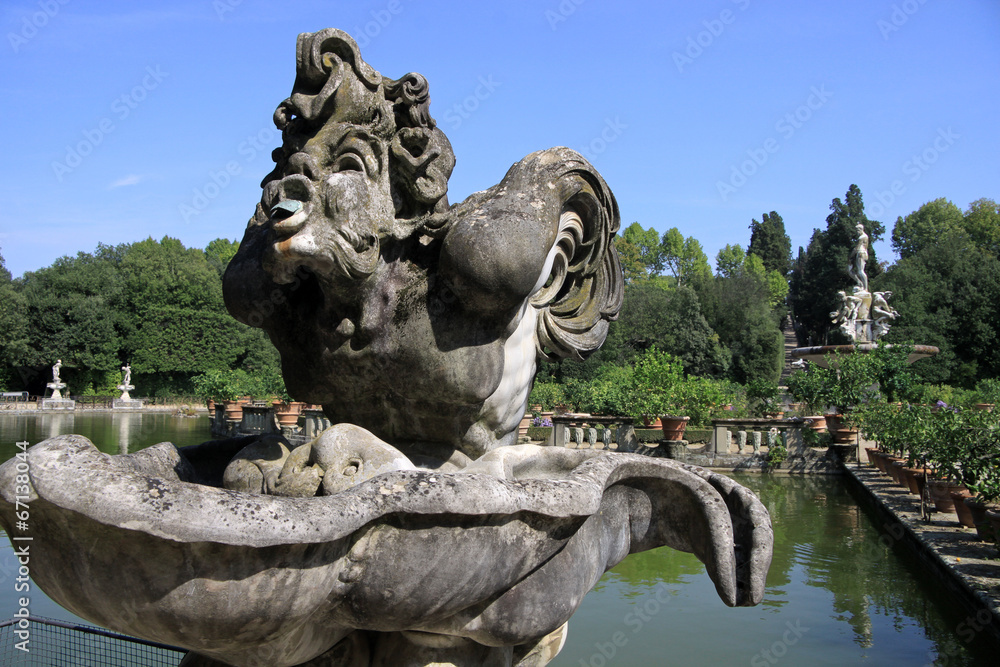Marmorstatuen in den Boboli-Gärten in Florenz
