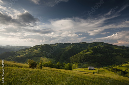 green mountain valley © Igor Syrbu
