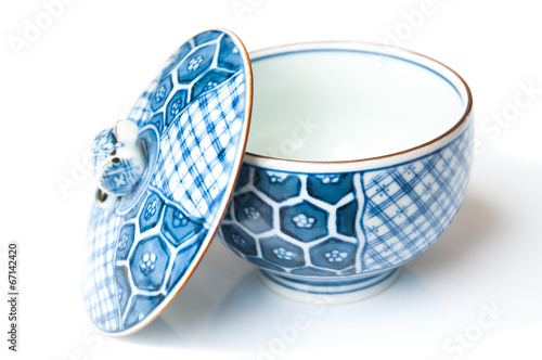 Fotografia Blue bowl isolated on white background, antique
