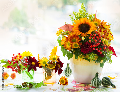 Fototapeta Naklejka Na Ścianę i Meble -  Autumnal flowers