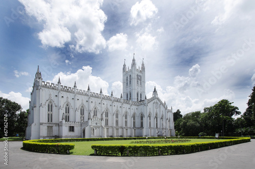 Tableau sur toile Broad view of St. Paul's Cathedral, kolkata
