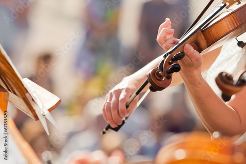 Bild auf Leinwand Hands girl playing the violin