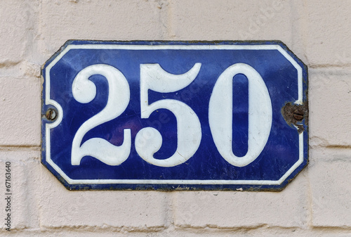 Hausnummer 250