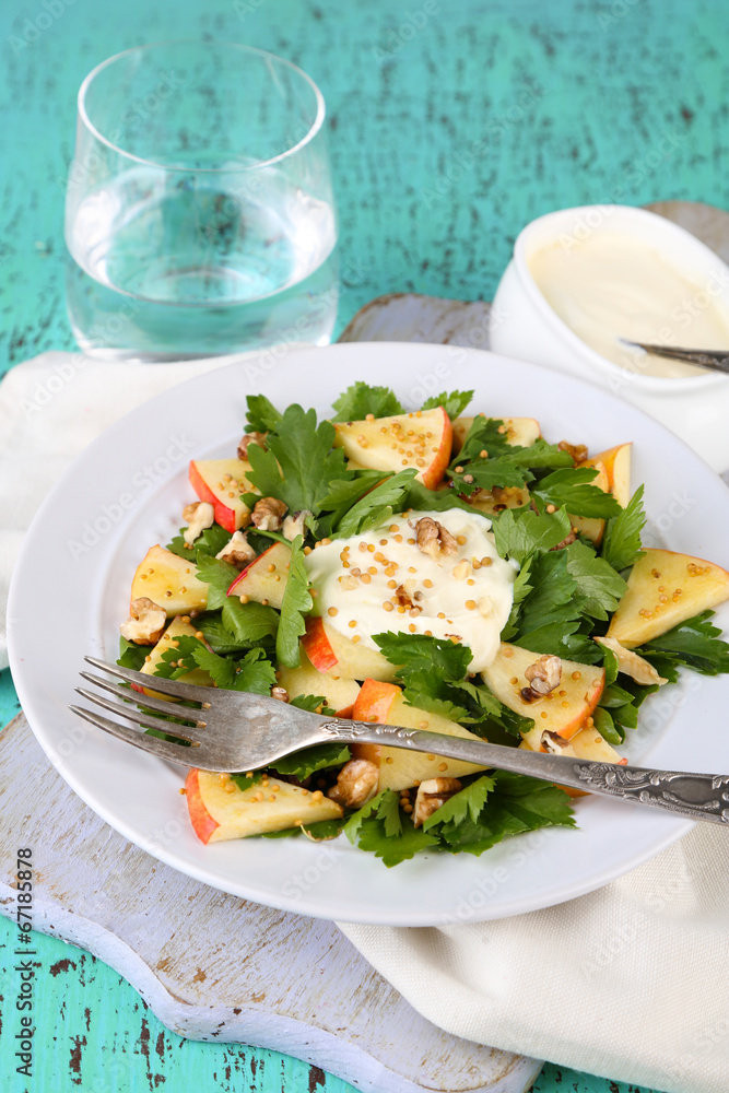 Green salad with apples, walnuts and cheese Green salad with apples, walnuts and cheese